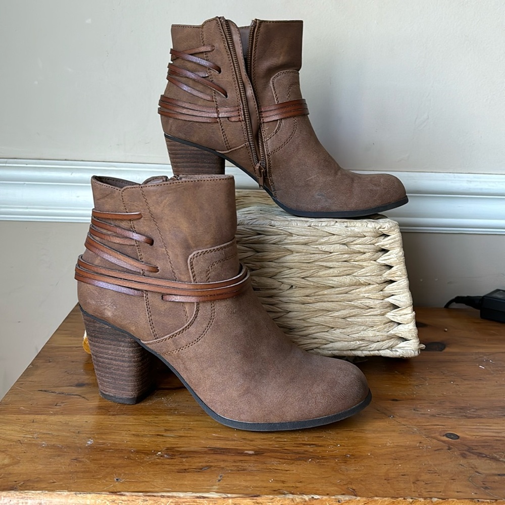 Madden Girl Darla Bootie Faux Leather SZ 8